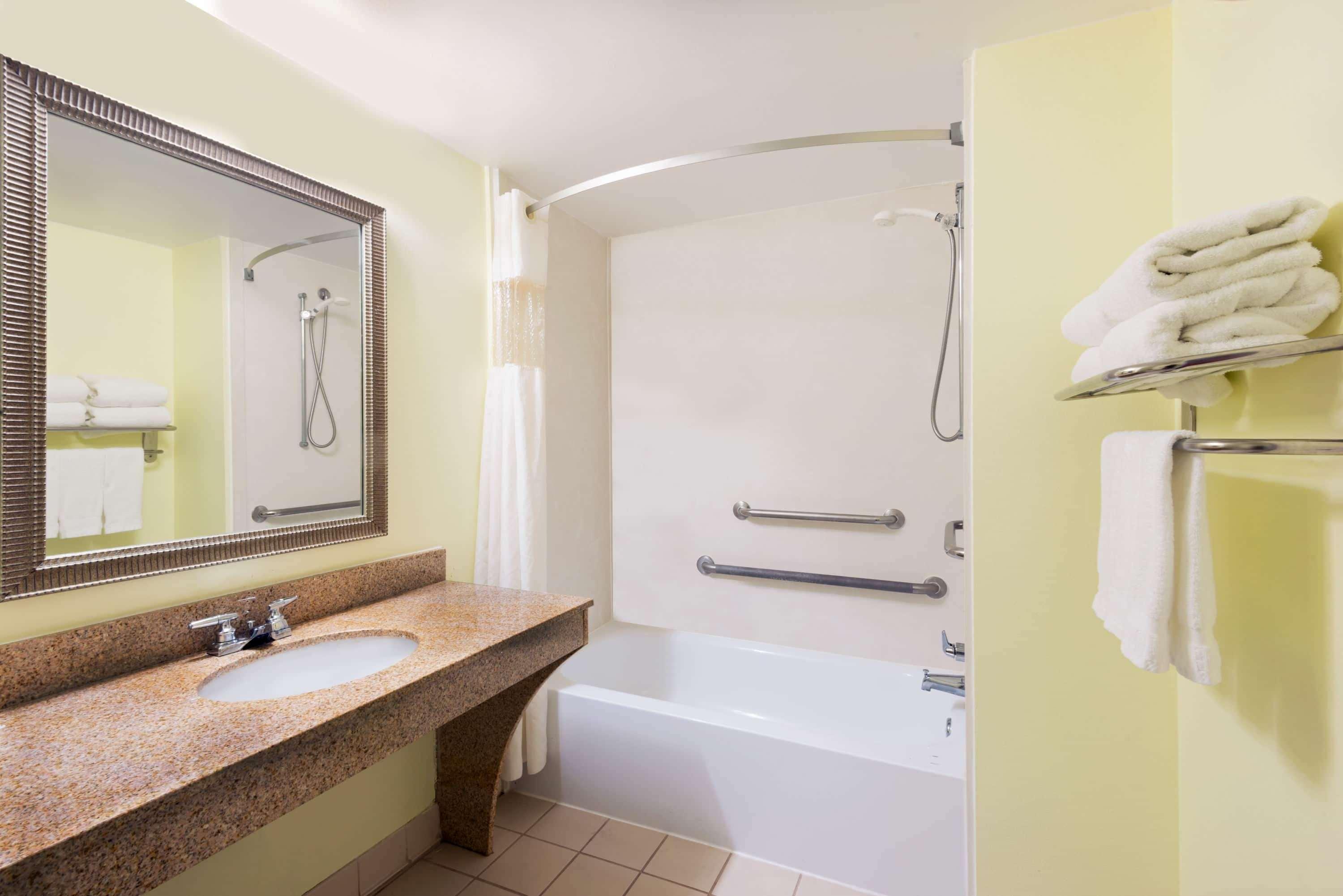 Wingate By Wyndham Montgomery Esterno foto