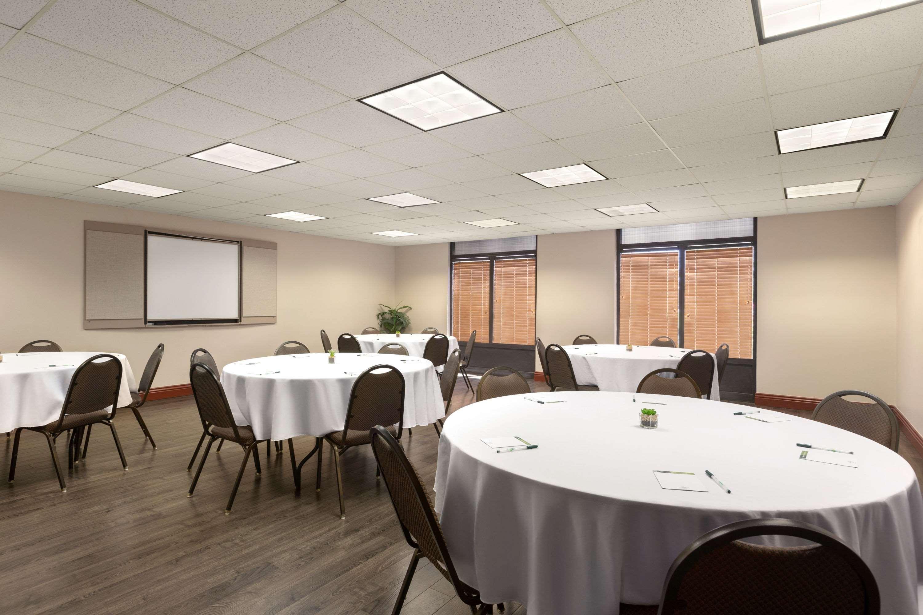 Wingate By Wyndham Montgomery Esterno foto