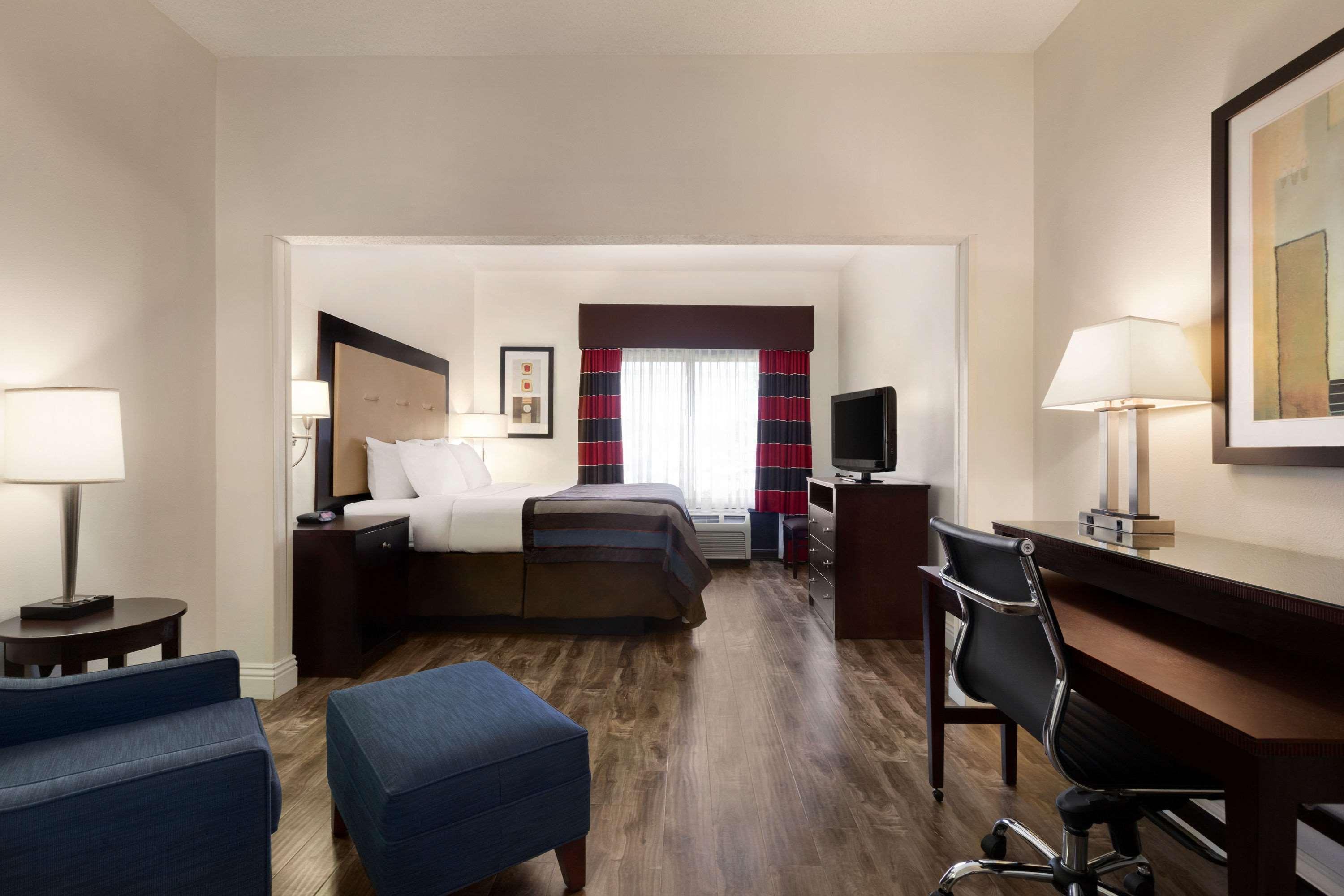 Wingate By Wyndham Montgomery Esterno foto